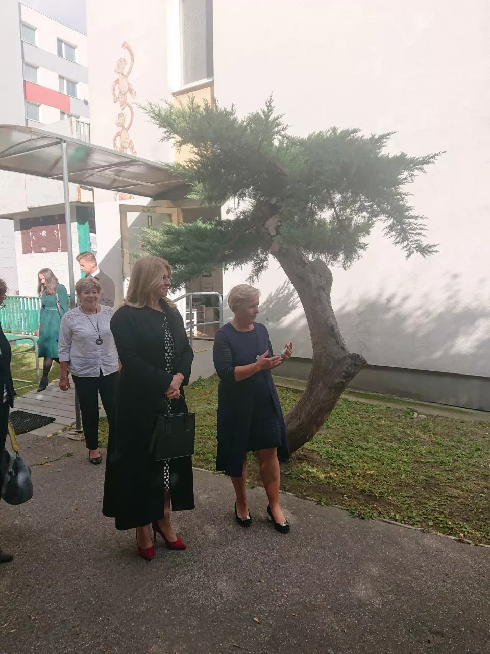 Prezidentka Slovenskej republiky Zuzana Čaputová sa stretla so seniormi Petržalky a študentami Univerzity tretieho veku Ekonomickej univerzity v Bratislave
